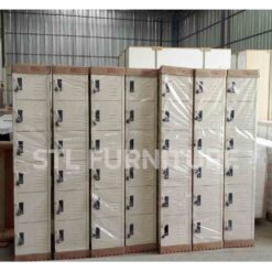 ตู้ล็อคเกอร์เหล็ก1 แถว 6 ช่อง สีครีม วางเรียงเป็นแถวๆๆ